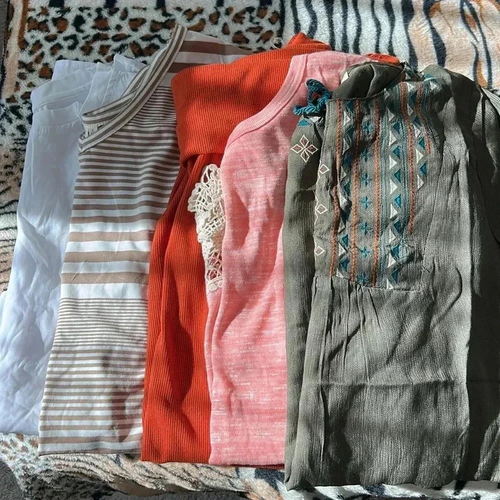 5 Top Bundle size large Hayden Los Angeles new with tags